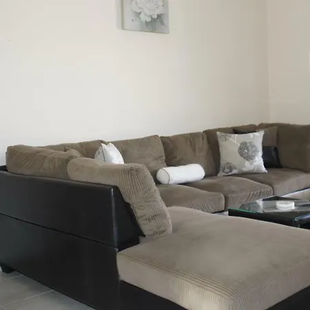 Daire Flora Flat Chloraka
