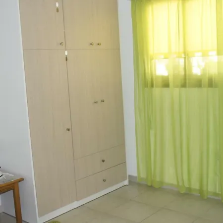 Flora Flat Chloraka Daire *